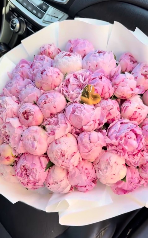 https://www.puhiz.com/wp-content/uploads/2025/05/5679_mh_flowers_amour_13.jpg